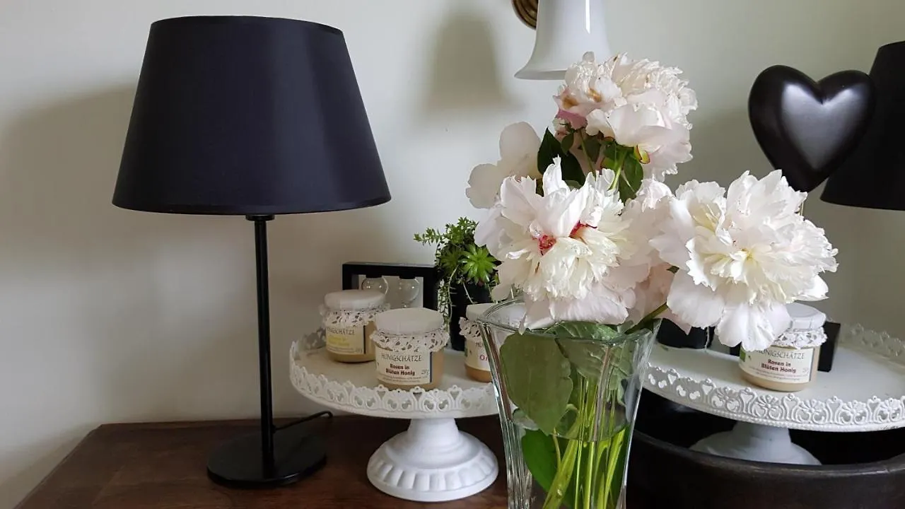 Das Kleine Hotel Iphofen, Fruehstueckszauber, No Waste, Nachhaltig, Nahe Aller Weingueter, Knauf Gips Kg Und Connekt, Kleines Secret Mit Garten & Terrassen, Tv Mirrorring, 55