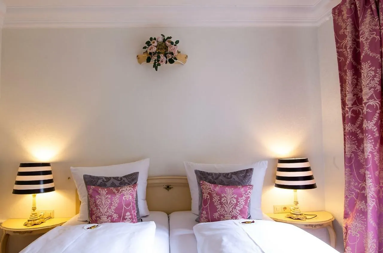 Das Kleine Hotel Iphofen, Fruehstueckszauber, No Waste, Nachhaltig, Nahe Aller Weingueter, Knauf Gips Kg Und Connekt, Kleines Secret Mit Garten & Terrassen, Tv Mirrorring, 55